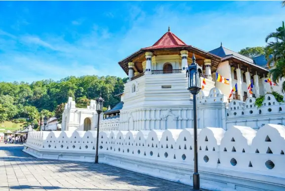 Kandy Temple of the Tooth Relic cultural tour in Sri Lanka UNESCO World Heritage Site